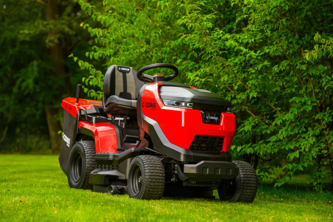 Cedrus C-TRAC 93HC traktorek ogrodowy kosiarka samojezdna 93 cm hydrostat Loncin 18 KM