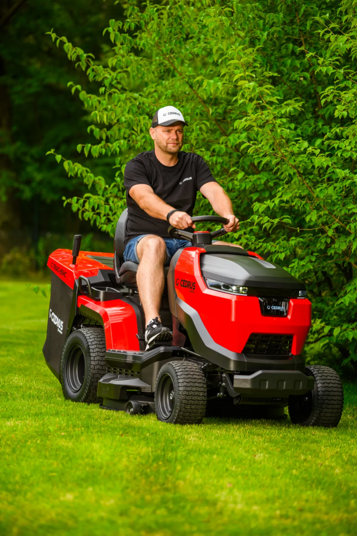 Cedrus C-TRAC 93HC traktorek ogrodowy kosiarka samojezdna 93 cm hydrostat Loncin 18 KM