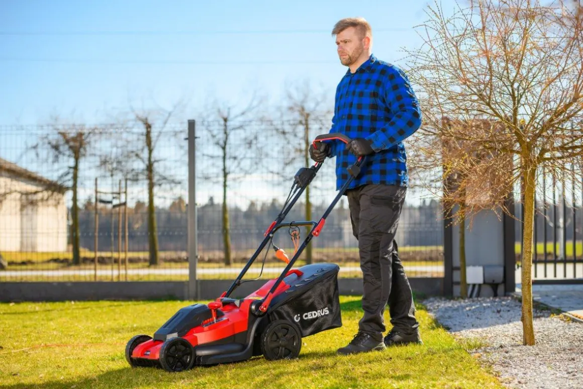 CEDRUS KE40 KOSIARKA ELEKTRYCZNA DO TRAWY 1800W / 40cm - EWIMAX - OFICJALNY DYSTRYBUTOR - AUTORYZOWANY DEALER CEDRUS
