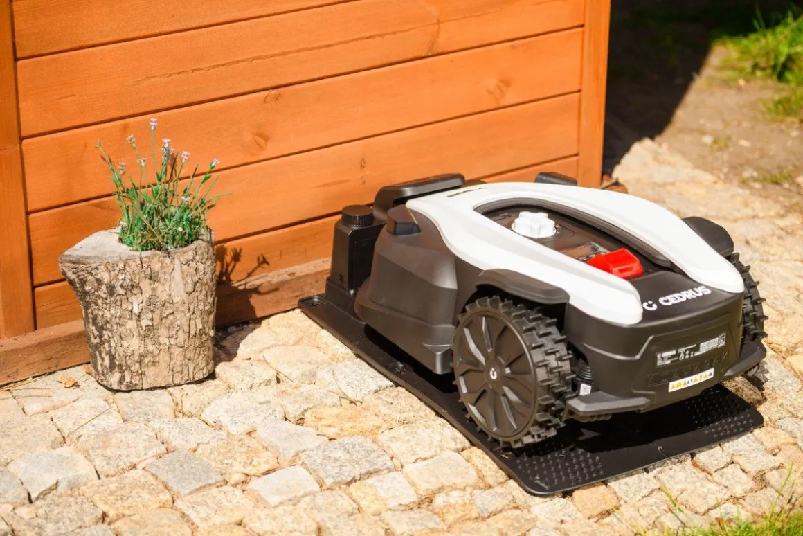 CEDRUS L20 ROBOT KOSZĄCY KOSIARKA AUTOMATYCZNA DO TRAWY 2000m2 C-MOW - OFICJALNY DYSTRYBUTOR - AUTORYZOWANY DEALER CEDRUS
