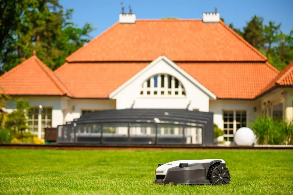 CEDRUS L20 ROBOT KOSZĄCY KOSIARKA AUTOMATYCZNA DO TRAWY 2000m2 C-MOW - OFICJALNY DYSTRYBUTOR - AUTORYZOWANY DEALER CEDRUS