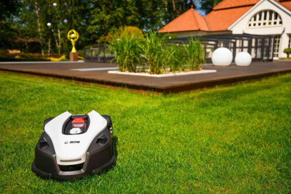 CEDRUS L20 ROBOT KOSZĄCY KOSIARKA AUTOMATYCZNA DO TRAWY 2000m2 C-MOW - OFICJALNY DYSTRYBUTOR - AUTORYZOWANY DEALER CEDRUS