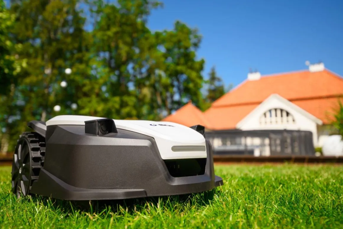 CEDRUS L20 ROBOT KOSZĄCY KOSIARKA AUTOMATYCZNA DO TRAWY 2000m2 C-MOW - OFICJALNY DYSTRYBUTOR - AUTORYZOWANY DEALER CEDRUS