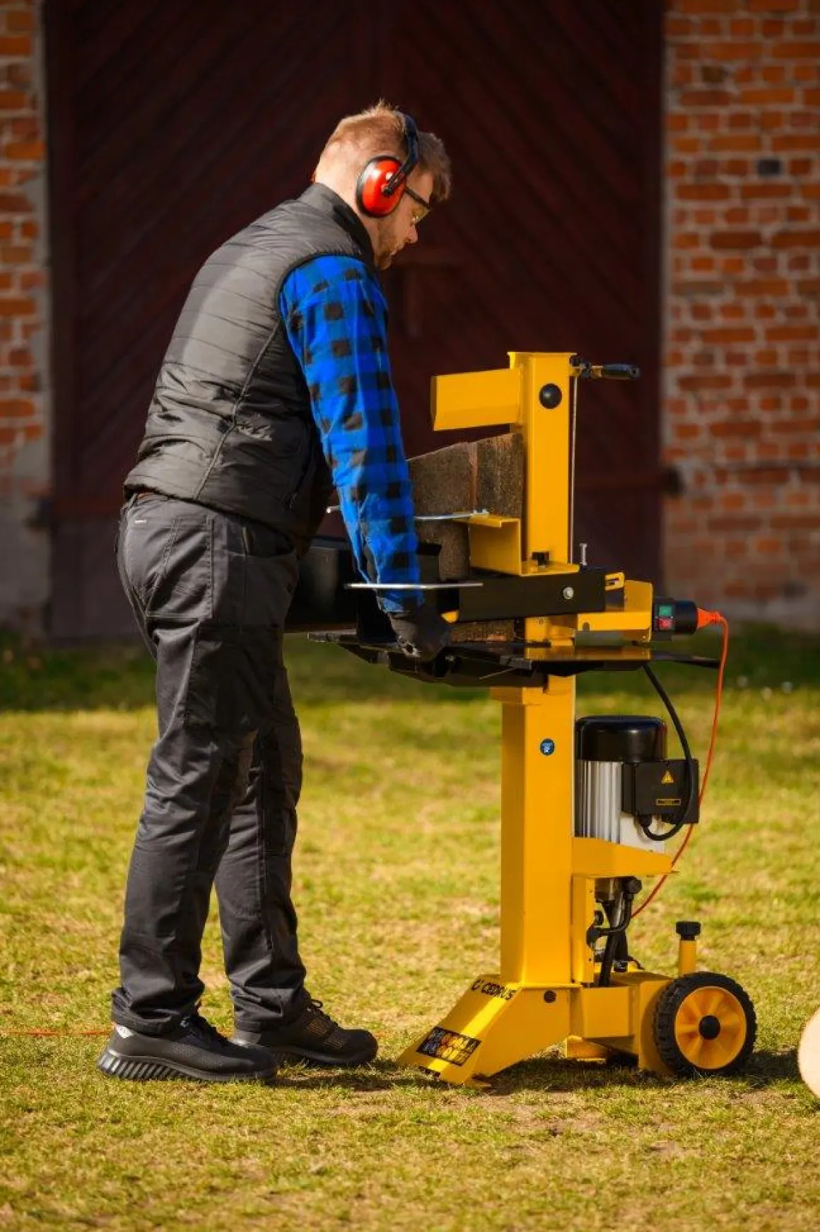 CEDRUS LS06 ŁUPARKA DO DREWNA HYDRAULICZNA ELEKTRYCZNA CEDRUS LS06V PIONOWA RĘBAK NACISK 7 TON CEDLS06V - EWIMAX - OFICJALNY DYSTRYBUTOR - AUTORYZOWANY DEALER CEDRUS