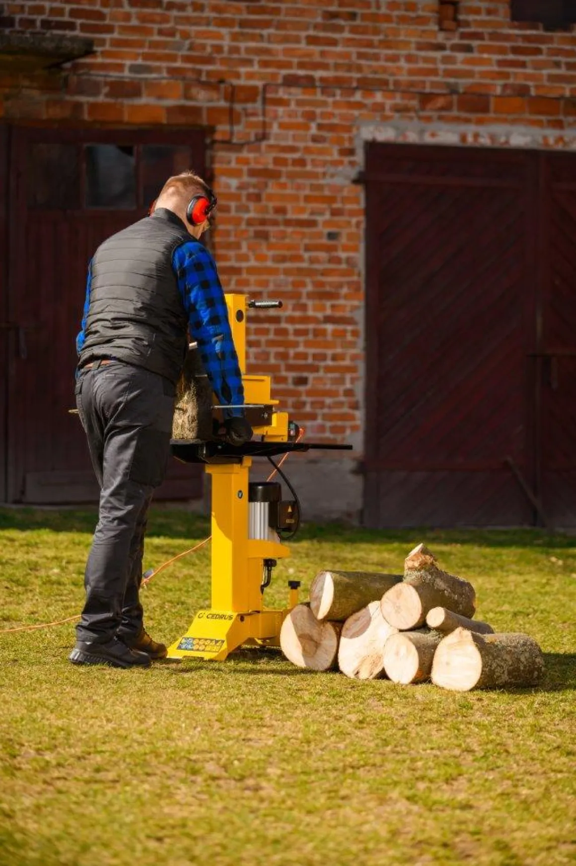 CEDRUS LS06 ŁUPARKA DO DREWNA HYDRAULICZNA ELEKTRYCZNA CEDRUS LS06V PIONOWA RĘBAK NACISK 7 TON CEDLS06V - EWIMAX - OFICJALNY DYSTRYBUTOR - AUTORYZOWANY DEALER CEDRUS