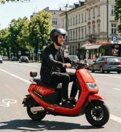 Cedrus Luyuan C-GO-5R-MB5 skuter elektryczny akumulatorowy motorower czerwony