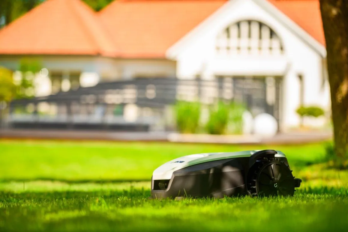 CEDRUS M12+ ROBOT KOSZĄCY KOSIARKA AUTOMATYCZNA DO TRAWY C-MOW 1200m2 - OFICJALNY DYSTRYBUTOR - AUTORYZOWANY DEALER CEDRUS