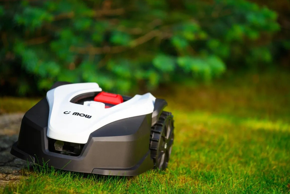 CEDRUS M5 ROBOT KOSZĄCY KOSIARKA AUTOMATYCZNA DO TRAWY C-MOW 500m2 - OFICJALNY DYSTRYBUTOR - AUTORYZOWANY DEALER CEDRUS