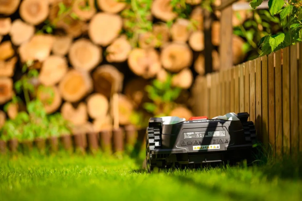 CEDRUS M5 ROBOT KOSZĄCY KOSIARKA AUTOMATYCZNA DO TRAWY C-MOW 500m2 - OFICJALNY DYSTRYBUTOR - AUTORYZOWANY DEALER CEDRUS