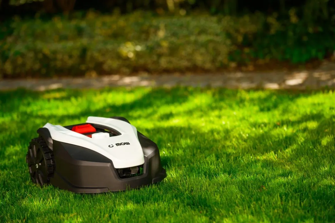 CEDRUS M6+ ROBOT KOSZĄCY KOSIARKA AUTOMATYCZNA DO TRAWY C-MOW 600m2 - OFICJALNY DYSTRYBUTOR - AUTORYZOWANY DEALER CEDRUS