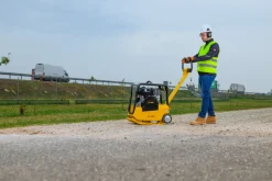 CEDRUS ZG04 ZAGĘSZCZARKA DO GRUNTU SPALINOWA 160 KG Z REWERSEM HYDRAULICZNYM DWUKIERUNKOWA PRZÓD-TYŁ UBIJARKA PŁYTOWA 6,9 KM + KOŁA TRANSPORTOWE - AUTORYZOWANY DEALER CEDRUS