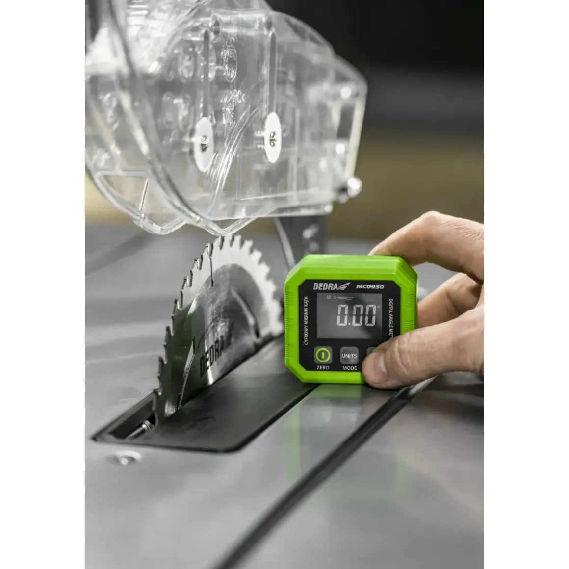 DEDRA MC0930 Cyfrowy miernik kąta 3,7V 4x90° kątomierz inklinometr poziomica LCD