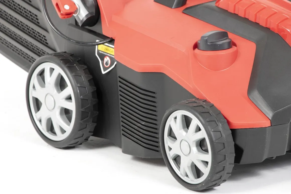 FAWORYT KCW1800 WERTYKULATOR DO TRAWY ELEKTRYCZNY 2W1 AREATOR AERATOR + 2 WAŁKI 1800W / 40cm