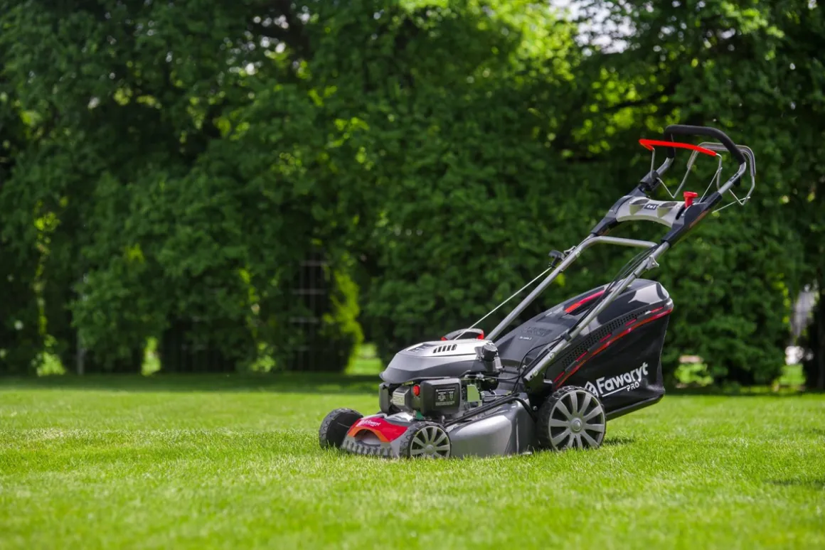 FAWORYT PRO MP46 SE KOSIARKA SPALINOWA DO TRAWY Z NAPĘDEM 3.5 KM / 46cm