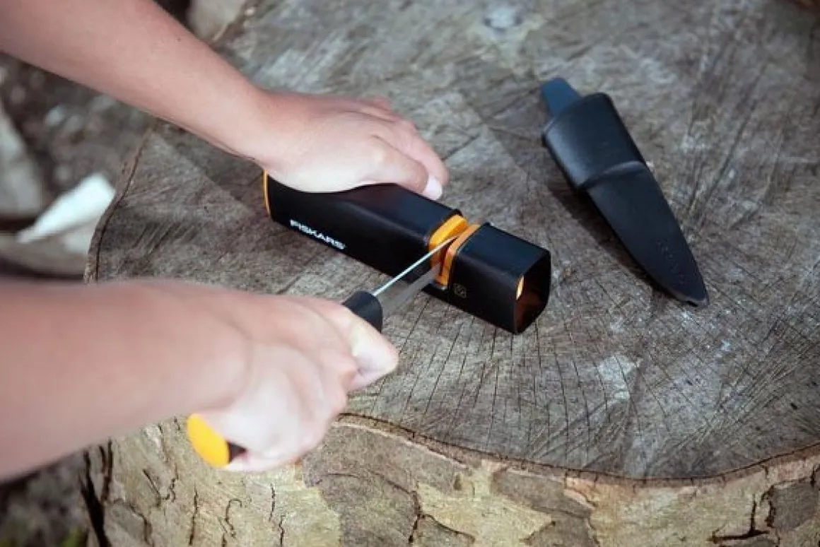 FISKARS XSHARP OSTRZAŁKA DO NOŻY NOŻA I SIEKIER FISKARS X-SHARP 1000601 - OFICJALNY DYSTRYBUTOR - AUTORYZOWANY DEALER FISKARS