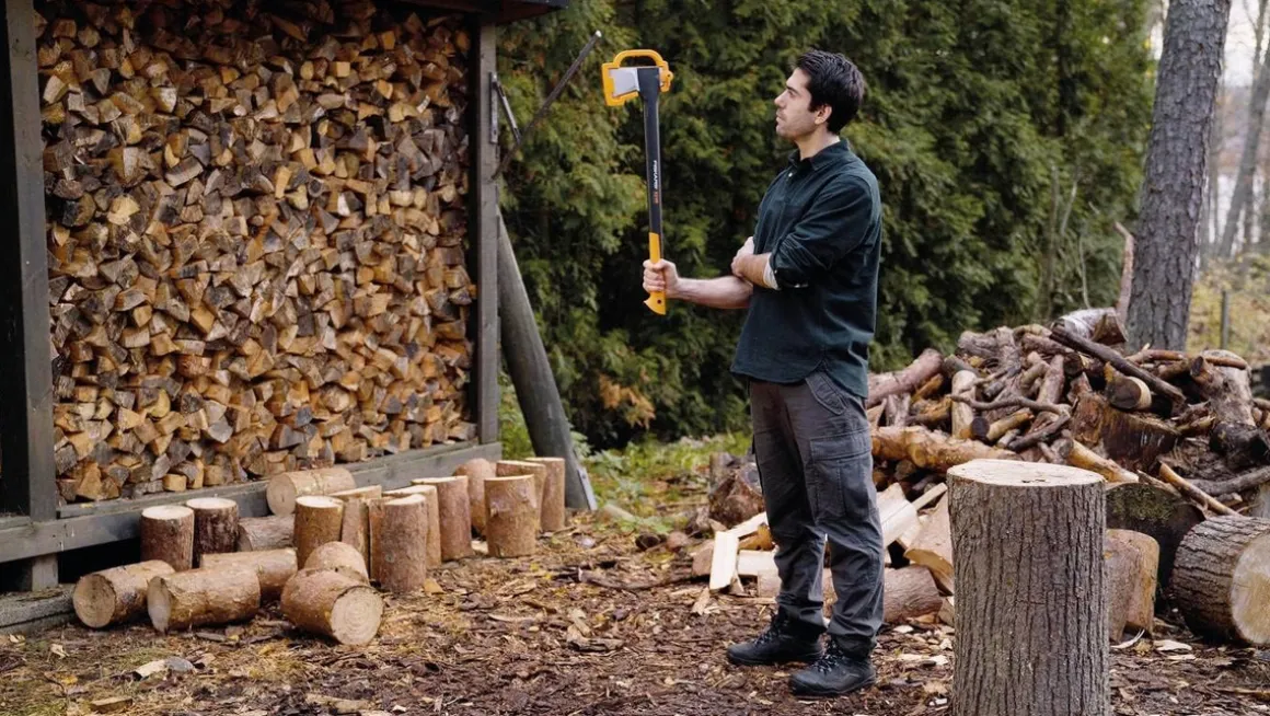 FISKARS X17 SIEKIERA ROZŁUPUJĄCA DO DREWNA Fiskars X17 M 1015641 - OFICJALNY DYSTRYBUTOR - AUTORYZOWANY DEALER FISKARS