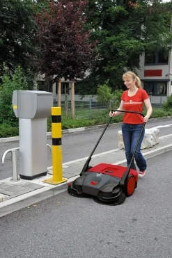 HAAGA 697 ZAMIATARKA ELEKTRYCZNA AKUMULATOROWA RĘCZNA PROWADZONA URZĄDZENIE SPRZĄTAJĄCE Z SYSTEMEM TURBO 97cm KLASA PREMIUM OO-OTHHA697 EWIMAX-OFICJALNY DYSTRYBUTOR - AUTORYZOWANY DEALER HAAGA