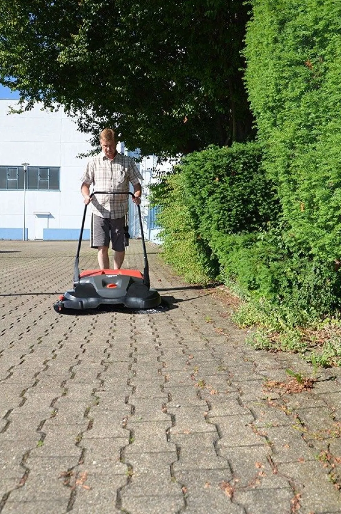 HAAGA 697 ZAMIATARKA ELEKTRYCZNA AKUMULATOROWA RĘCZNA PROWADZONA URZĄDZENIE SPRZĄTAJĄCE Z SYSTEMEM TURBO 97cm KLASA PREMIUM OO-OTHHA697 EWIMAX-OFICJALNY DYSTRYBUTOR - AUTORYZOWANY DEALER HAAGA