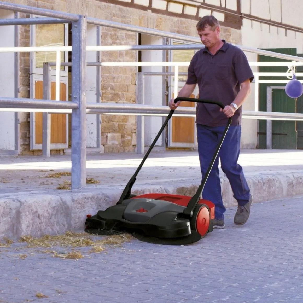 HAAGA 697 ZAMIATARKA ELEKTRYCZNA AKUMULATOROWA RĘCZNA PROWADZONA URZĄDZENIE SPRZĄTAJĄCE Z SYSTEMEM TURBO 97cm KLASA PREMIUM OO-OTHHA697 EWIMAX-OFICJALNY DYSTRYBUTOR - AUTORYZOWANY DEALER HAAGA
