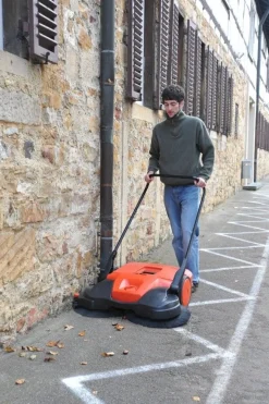 HAAGA 677 ZAMIATARKA ELEKTRYCZNA AKUMULATOROWA RĘCZNA PROWADZONA URZĄDZENIE SPRZĄTAJĄCE Z SYSTEMEM TURBO 77cm PREMIUM  AUTORYZOWANY DEALER HAAGA