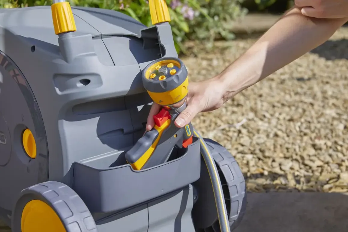 Hozelock AutoReel 35 m – mobilny bęben automatyczny na kółkach z wężem premium
