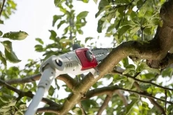 IKRA ICPS2020 PODKRZESYWARKA PIŁA PILARKA PRZECINARKA AKUMULATOROWA NA WYSIĘGNIKU DO DREWNA GAŁĘZI 20 cm / 20 V 2,0 Ah PREMIUM OB-IKRICPS2020 EWIMAX - OFICJALNY DYSTRYBUTOR - AUTORYZOWANY DEALER IKRA
