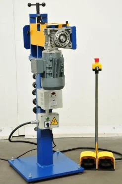 MAAD ZB-1.5 E ŻŁOBIARKA ROWKARKA FALCARKA ELEKTRYCZNA ZAGINARKA DO BLACHY MAAD ZB-1.5 Wersja Elektryczna