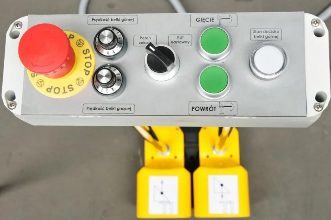 MAAD ZGM-2000/2.0 ZAGINARKA GIĘTARKA KRAWĘDZIARKA DO BLACHY MECHANICZNA ELEKTRYCZNA MAAD ZGM-2000/2.0
