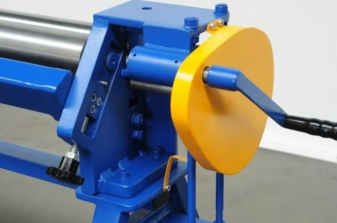 MAAD ZW-2000/0.6 WALCARKA ZWIJARKA WALCE DO BLACHY MAAD ZW-2000/0.6mm
