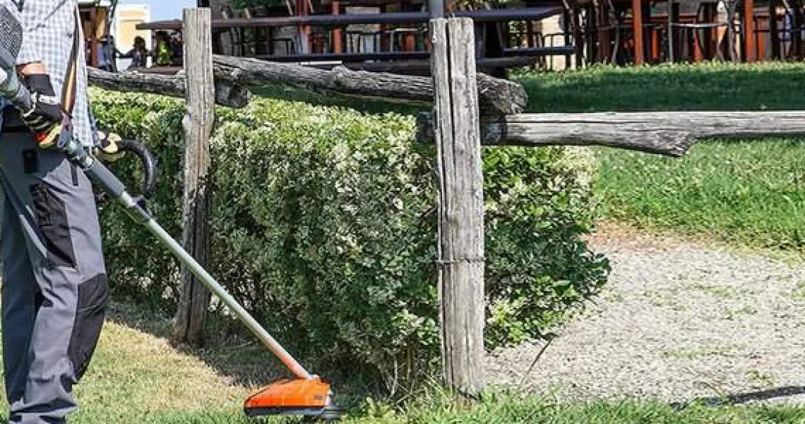 OLEO MAC BC 300 T KOSA SPALINOWA DO TRAWY PROFESJONALNA WYKASZARKA PODKASZARKA PODCINARKA MOC 1,7KM KLASA PREMIUM 61289005E2 EWIMAX-OFICJALNY DYSTRYBUTOR - AUTORYZOWANY DEALER OLEO-MAC