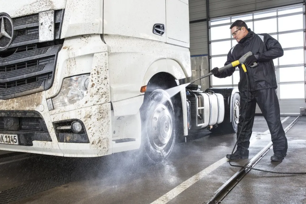 OLEO-MAC PW 300HC MYJKA PRZEMYSŁOWA WYSOKOCIŚNIENIOWA CIEPŁOWODNA 150 bar KLASA PREMIUM 68509064 EWIMAX-OFICJALNY DYSTRYBUTOR - AUTORYZOWANY DEALER OLEO-MAC