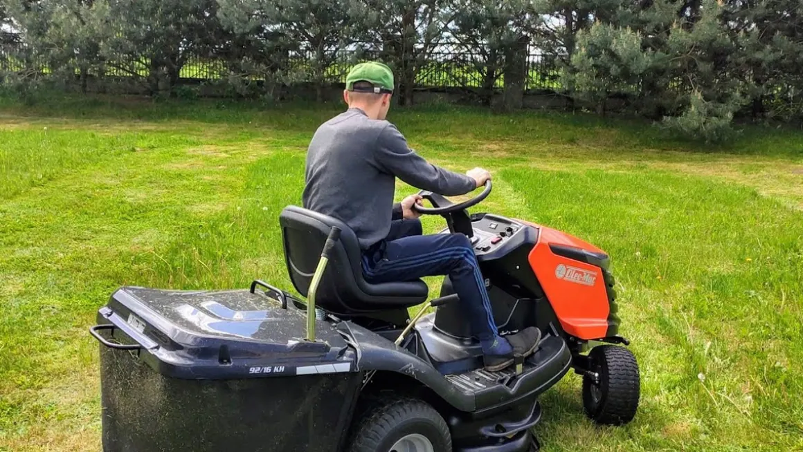 OLEO MAC TRAKTOREK OGRODOWY OM 92/16KH KOSIARKA SAMOJEZDNA SPALINOWA DO TRAWY HYDROSTATIC 68129082 - OFICJALNY DYSTRYBUTOR - AUTORYZOWANY DEALER OLEO-MAC