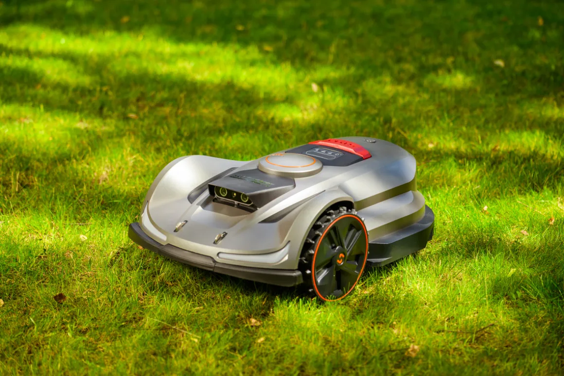 Robot koszący Sunseeker X7 Elite RTK 3000m2 bezprzewodowy