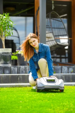 Robot koszący Sunseeker X5 Elite RTK 2000m2 bezprzewodowy