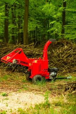 Rozdrabniacz do gałęzi Cedrus RB05 PRO HE 15KM hydrauliczny