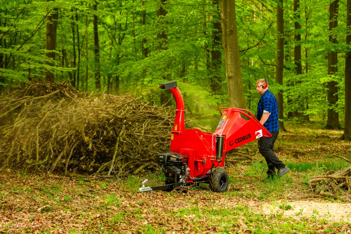 Rozdrabniacz do gałęzi Cedrus RB05 PRO HE 15KM hydrauliczny