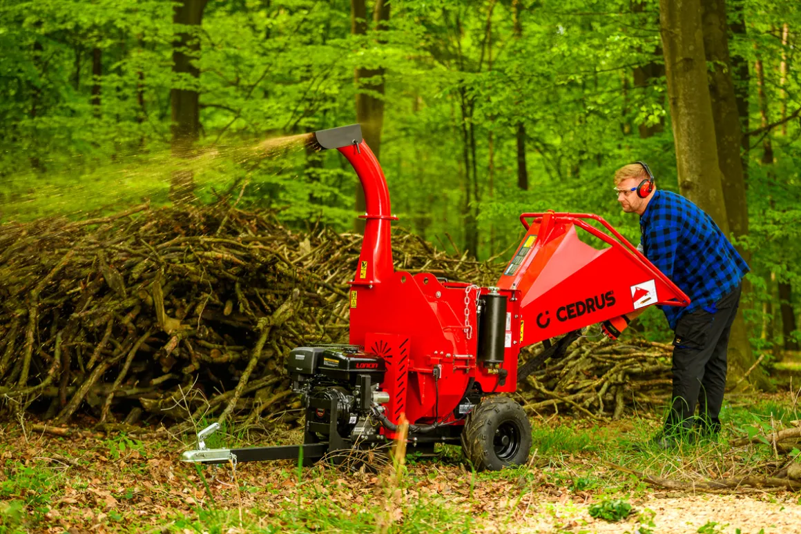 Rozdrabniacz do gałęzi Cedrus RB05 PRO HE 15KM hydrauliczny