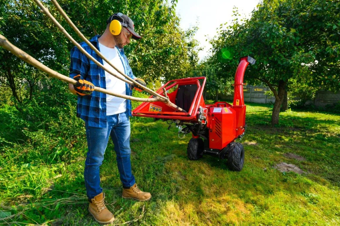 Rozdrabniacz do gałęzi Cedrus RB05 PRO HE 15KM hydrauliczny