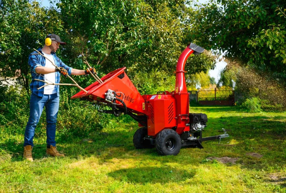 Rozdrabniacz do gałęzi Cedrus RB05 PRO HE 15KM hydrauliczny