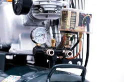 SPRĘŻARKA POWIETRZA TŁOKOWA KOMPRESOR TŁOKOWY OLEJOWY JAGER GERMAN 200L 8BAR 549L/Min 400V Mocna Rzecz