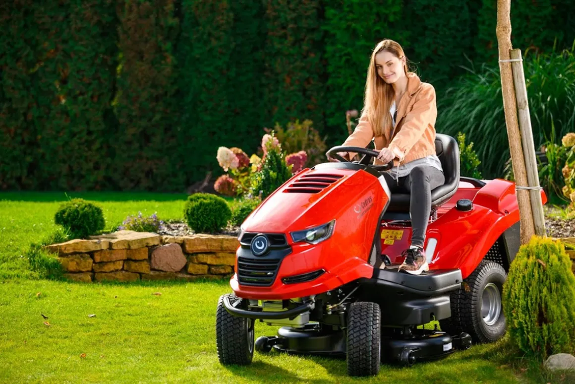 TRAKTOREK CEDRUS CHALLENGE MJ 102/22H TRAKTOREK OGRODOWY SECO KOSIARKA SAMOJEZDNA SPALINOWA DO TRAWY 22KM / 102cm HYDROSTATIC - OFICJALNY DYSTRYBUTOR - AUTORYZOWANY DEALER CEDRUS