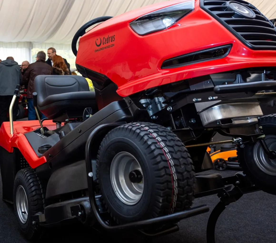 TRAKTOREK CEDRUS STARJET UJ 102/22H TRAKTOREK OGRODOWY SECO KOSIARKA SAMOJEZDNA SPALINOWA DO TRAWY 22KM / 102cm HYDROSTATIC - OFICJALNY DYSTRYBUTOR - AUTORYZOWANY DEALER CEDRUS