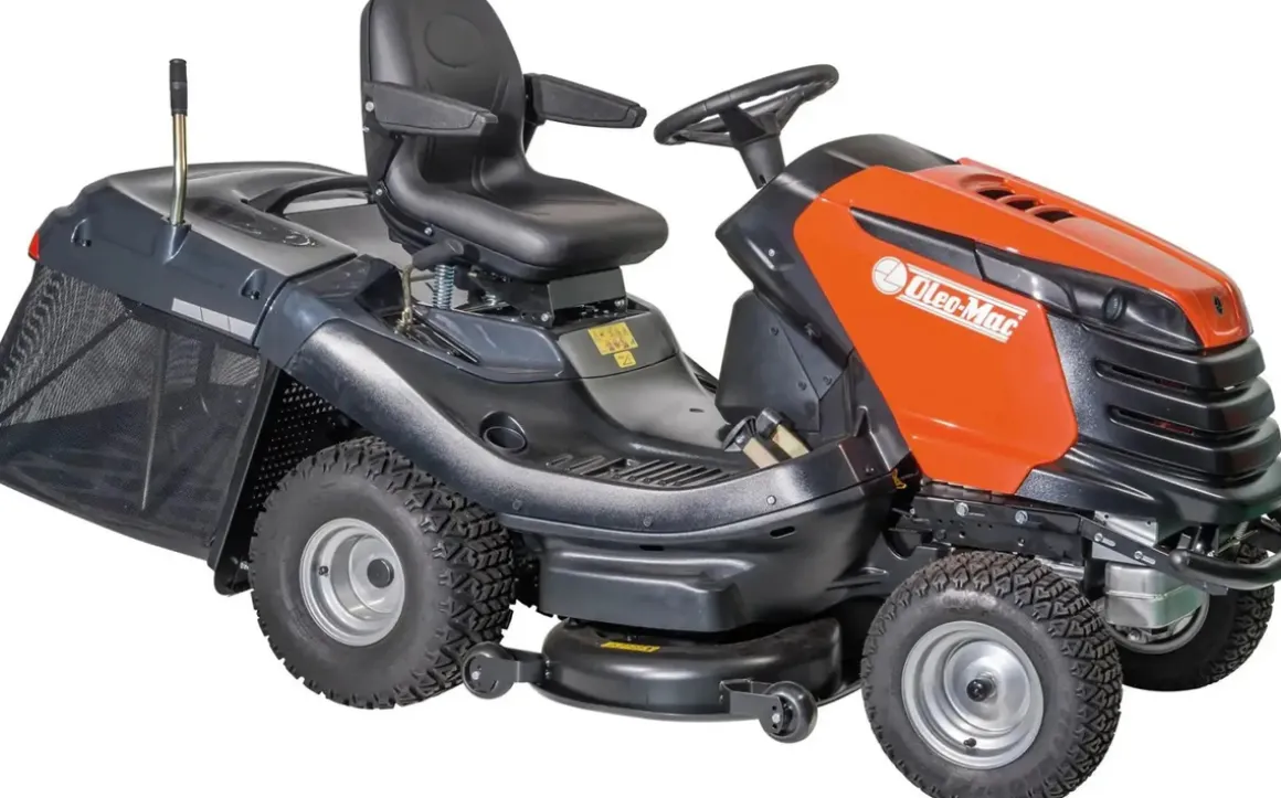 Traktorek ogrodowy 4x4 Oleo-Mac OM 106/24 KH (102 cm)