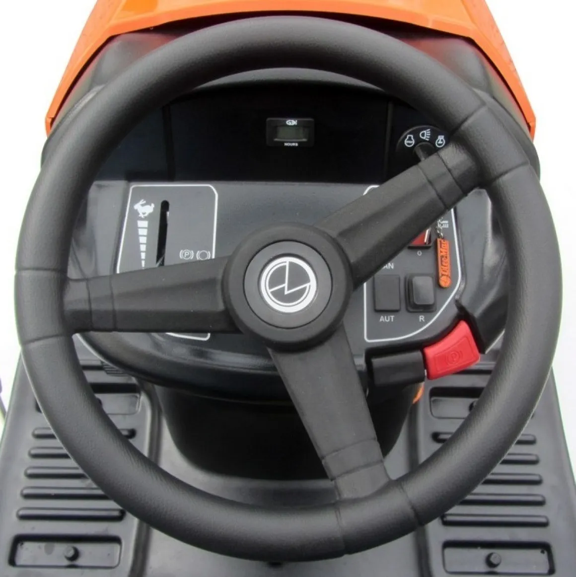 Traktorek ogrodowy 4x4 Oleo-Mac OM 106/24 KH (102 cm)
