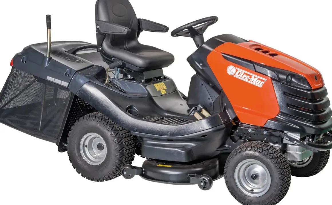 Traktorek ogrodowy 4x4 Oleo-Mac OM 106/24 KH (102 cm)