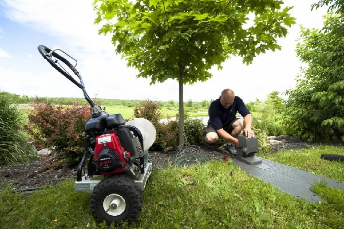 VONBLON KVM600MH-LI URZĄDZENIE MASZYNA AKUMULATOROWA DO UKŁADANIA PRZEWODU KABLA KABLI NA TRAWNIKU PORTABLE WINCH - OFICJALNY DYSTRYBUTOR - AUTORYZOWANY DEALER CEDRUS