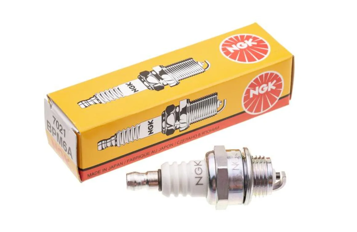 Świeca zapłonowa NGK BPM6A Kawasaki TJ027;TH 034;TH048 7021