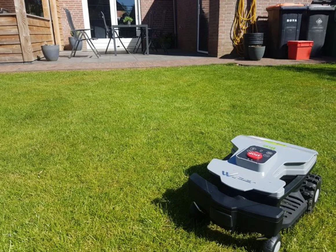WIPER TREKKER XL S ULTRA PREMIUM ROBOT KOSZĄCY KOSIARKA AUTOMATYCZNA DO TRAWY 6000m2 - OFICJALNY DYSTRYBUTOR - AUTORYZOWANY DEALER WIPER