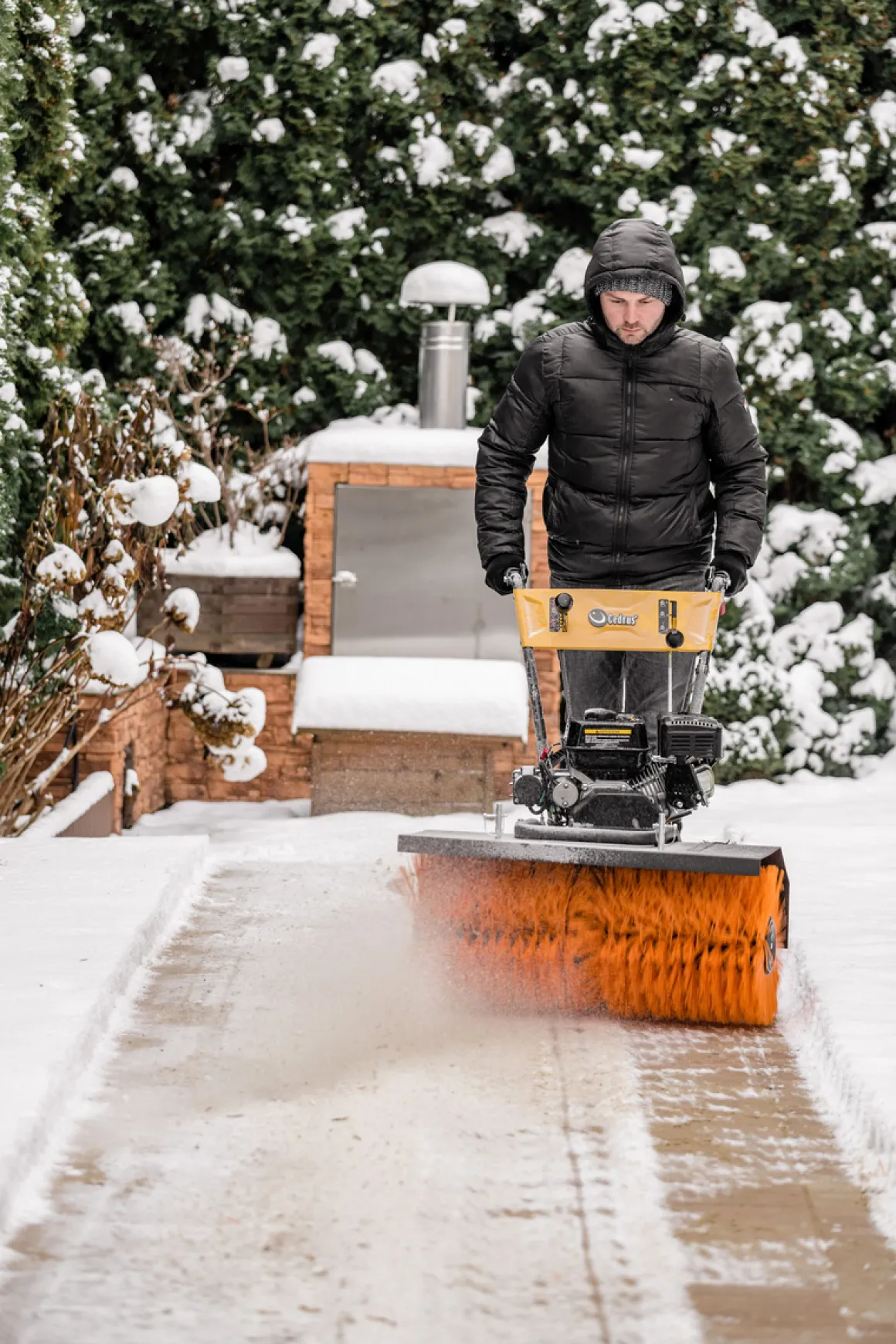 Zamiatarka spalinowa Cedrus ZM06E 4w1 z napędem i odśnieżarką