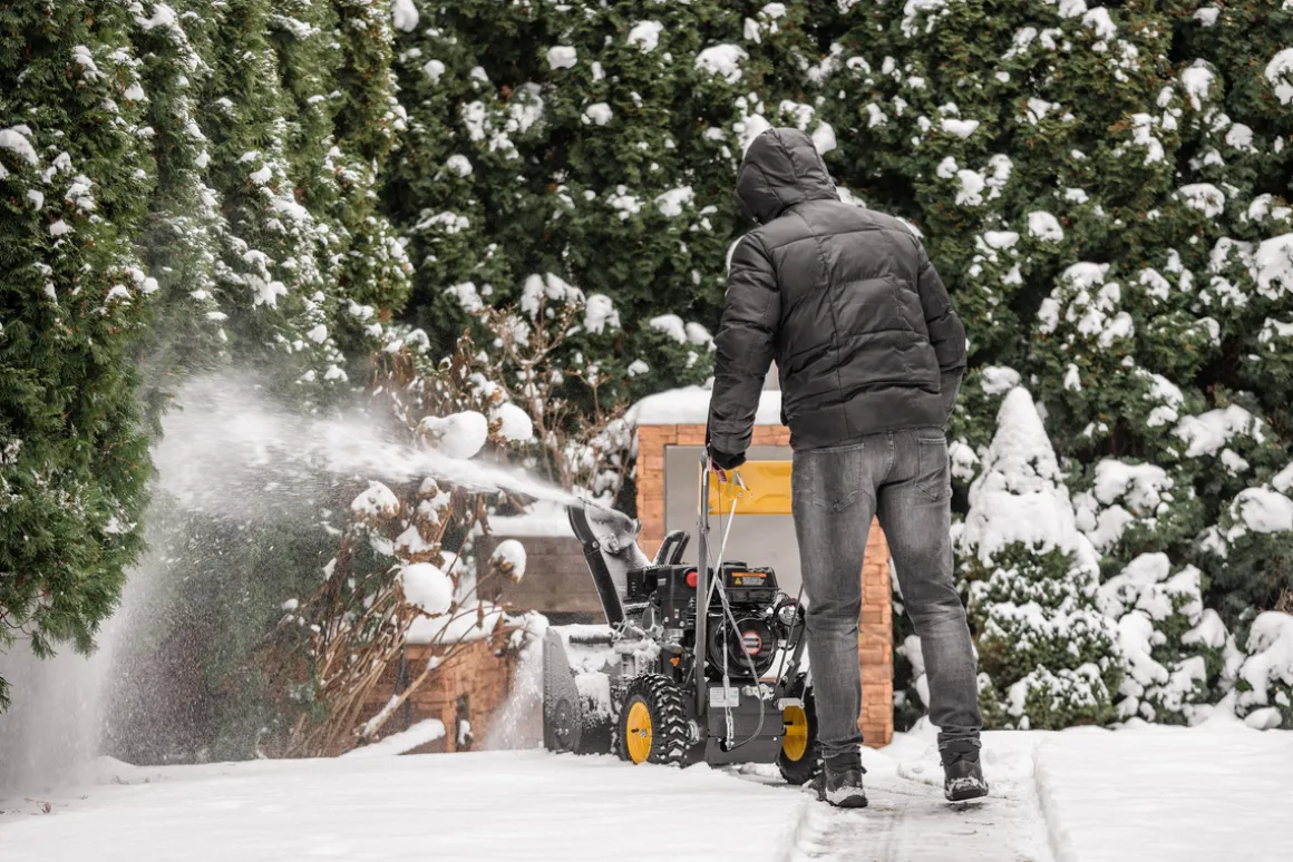 Zamiatarka spalinowa Cedrus ZM06E 4w1 z napędem i odśnieżarką